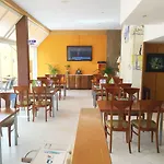 Wyndham Grand Algarve Отель Карвоейру