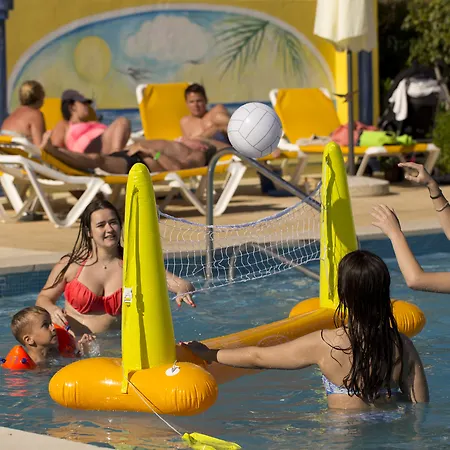 Отель Baia Cristal & 4*